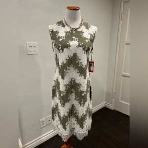 Vince Camuto NWT MIDI Floral Dress Size 6